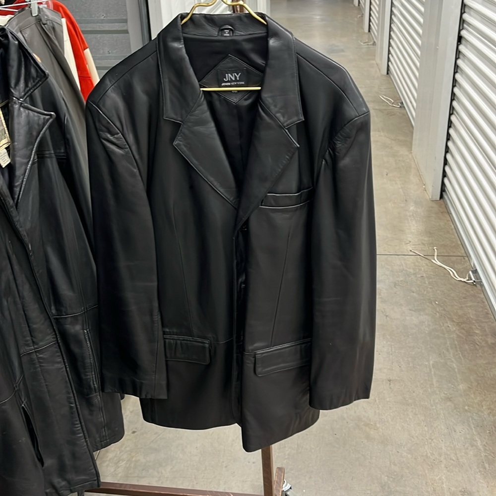 Black size 44R Jones New York leather jacket